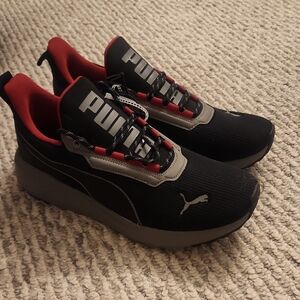 Puma Men's Black and Red Cell Thrill Dash Running Shoe Size 10